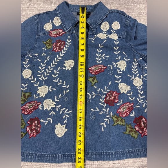 Denim & Co Embroidered Blue Jacket Floral Patch Women’s L Button Front Artsy - Picture 6 of 11